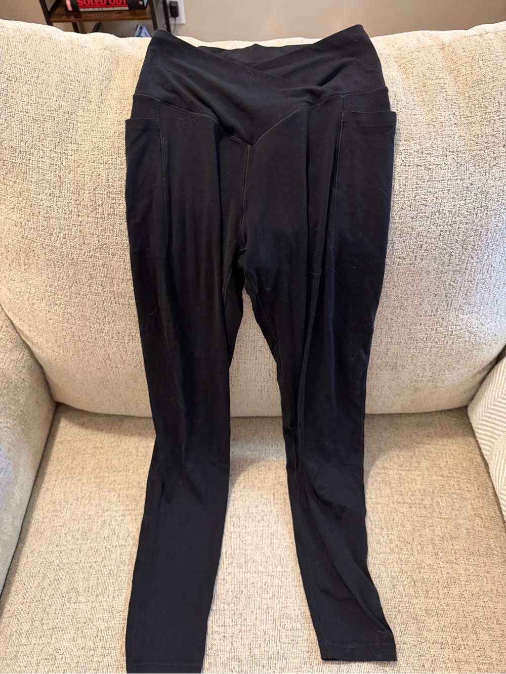Black Offline by Aerie leggings in a M 
With side pockets#activewear #athleisure